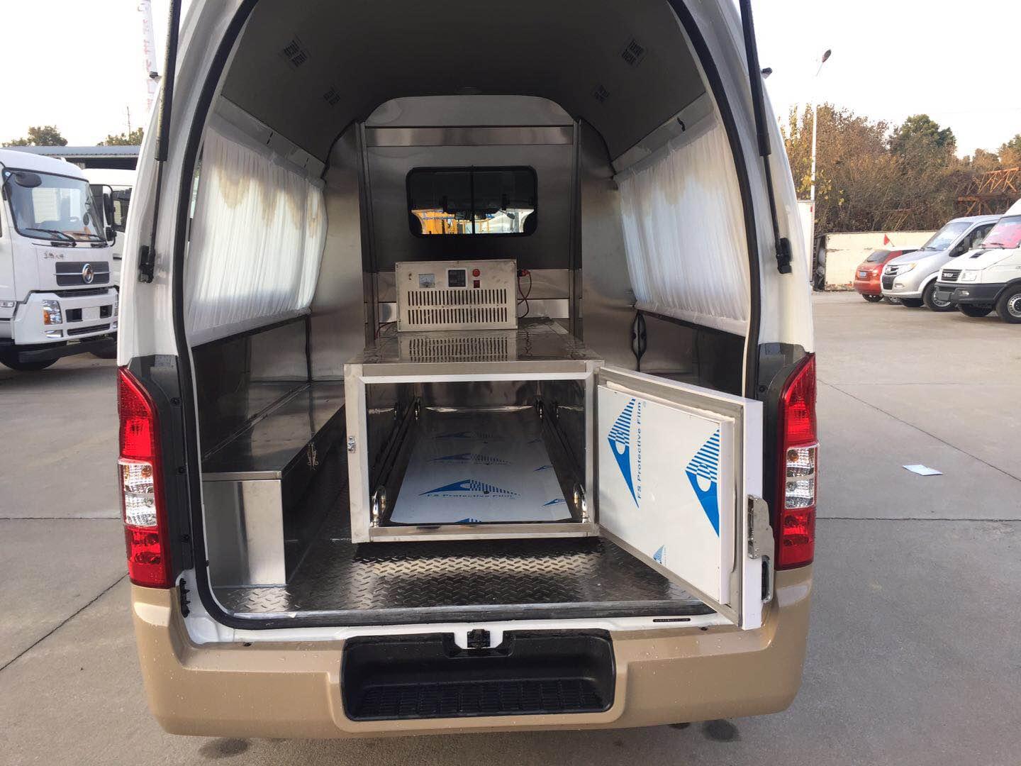 遗体运输车